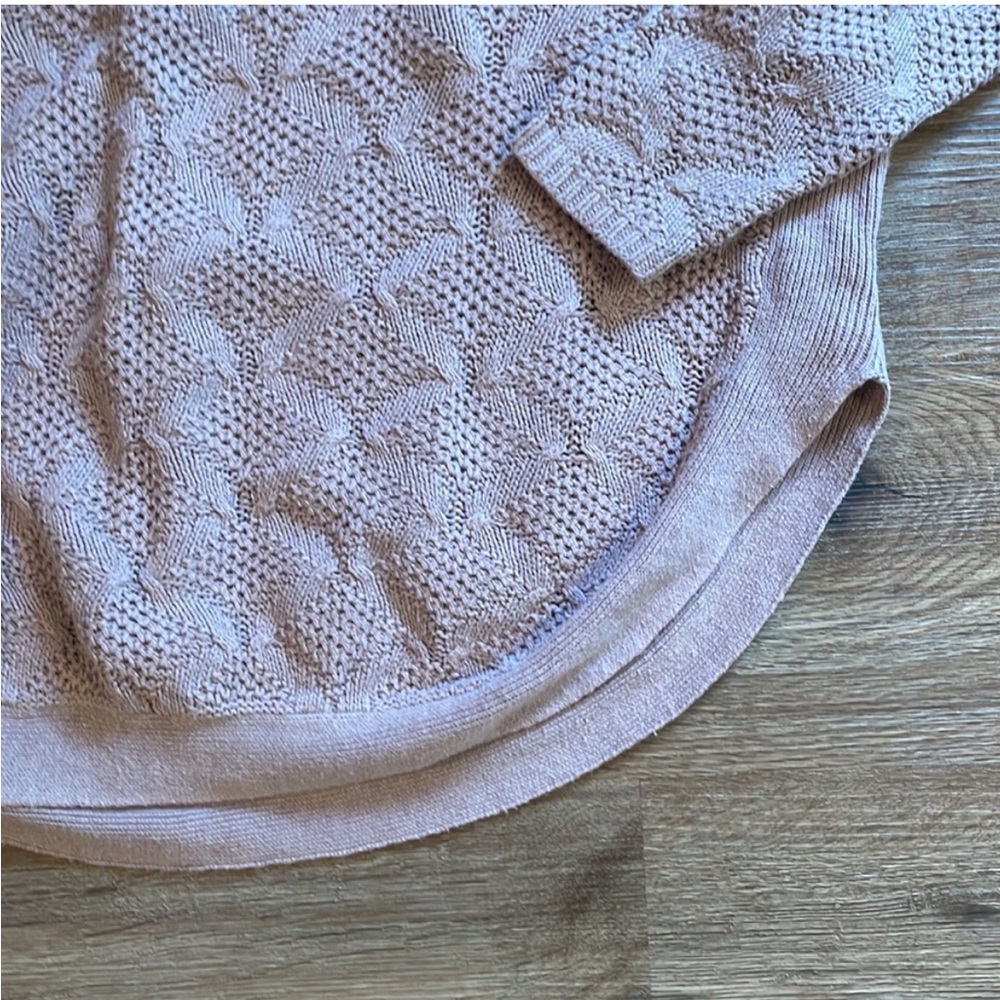 Old Navy Lilac Crew Neck Cable Knit Scallop Hem Sweater - Picture 5 of 7